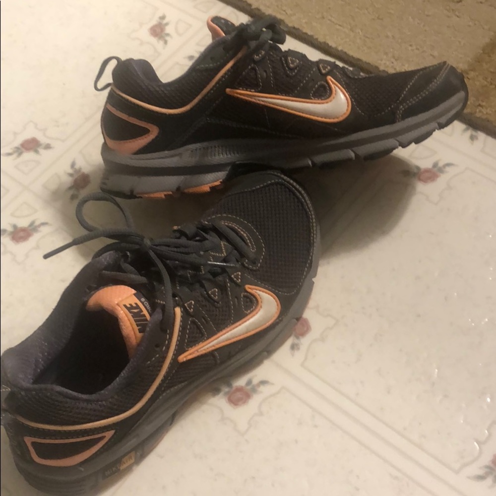 Nike tennis shoes